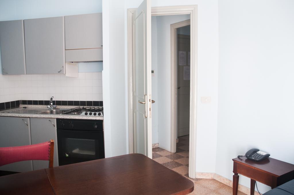 Residence Riva Gaia Terracina Habitación foto