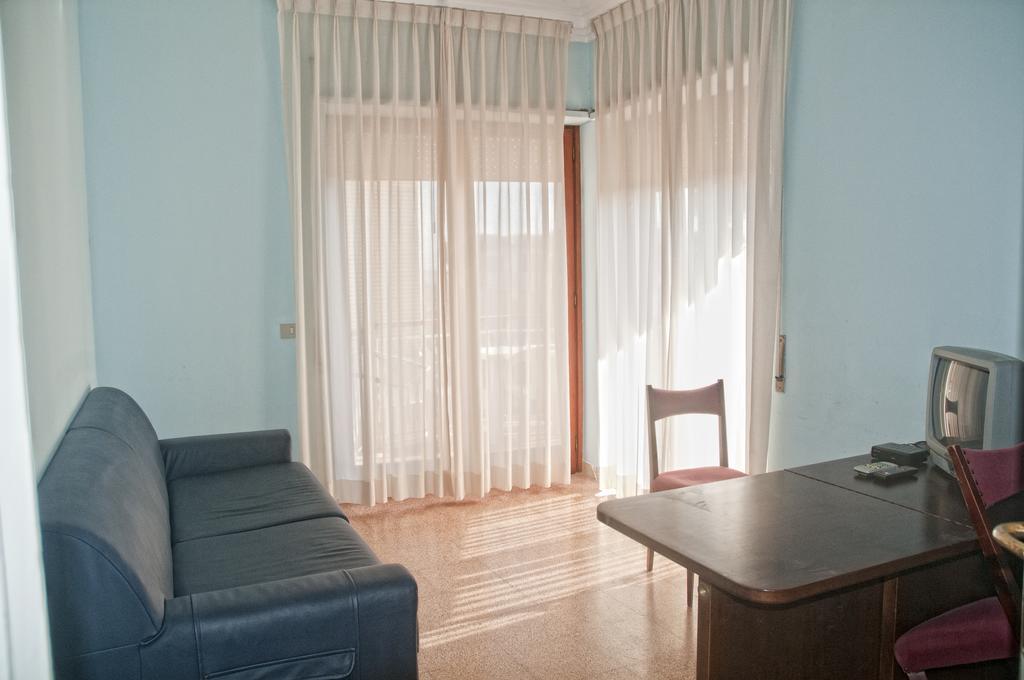 Residence Riva Gaia Terracina Habitación foto